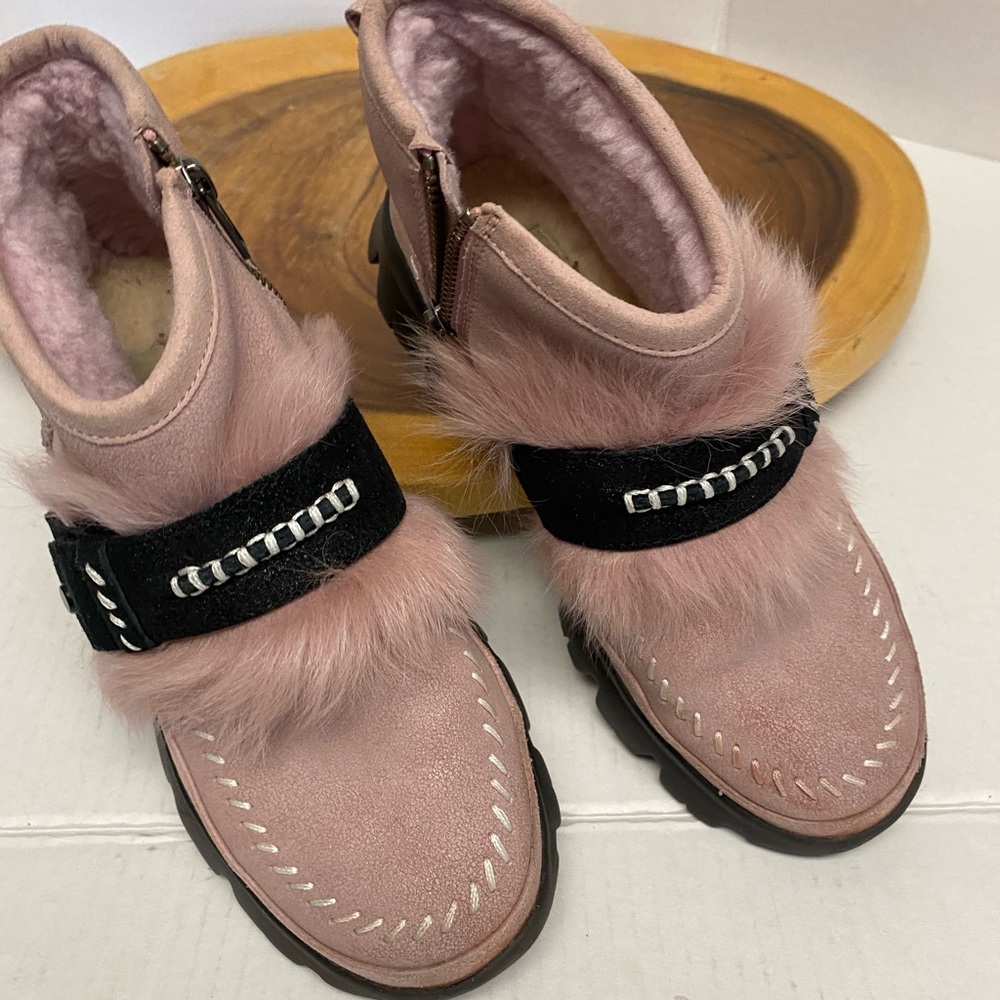 UGG Pink Fur ankle Boots Youth Sz:4 Women’s sz:6 - Picture 2 of 7